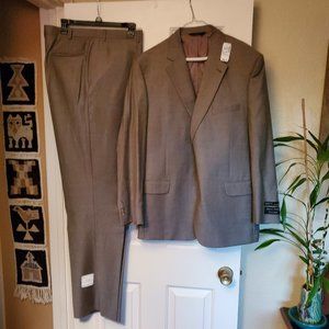 Mens brown  (Oatmeal  )48R 43W Suit